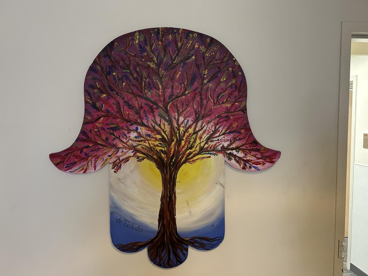 Editors+Pick%3A+Best+Work+of+Art.+Located+in+front+of+the+main+office%2C+this+piece+symbolizes+our+school+as+a+family+tree.+Sept.+21%2C+2023.