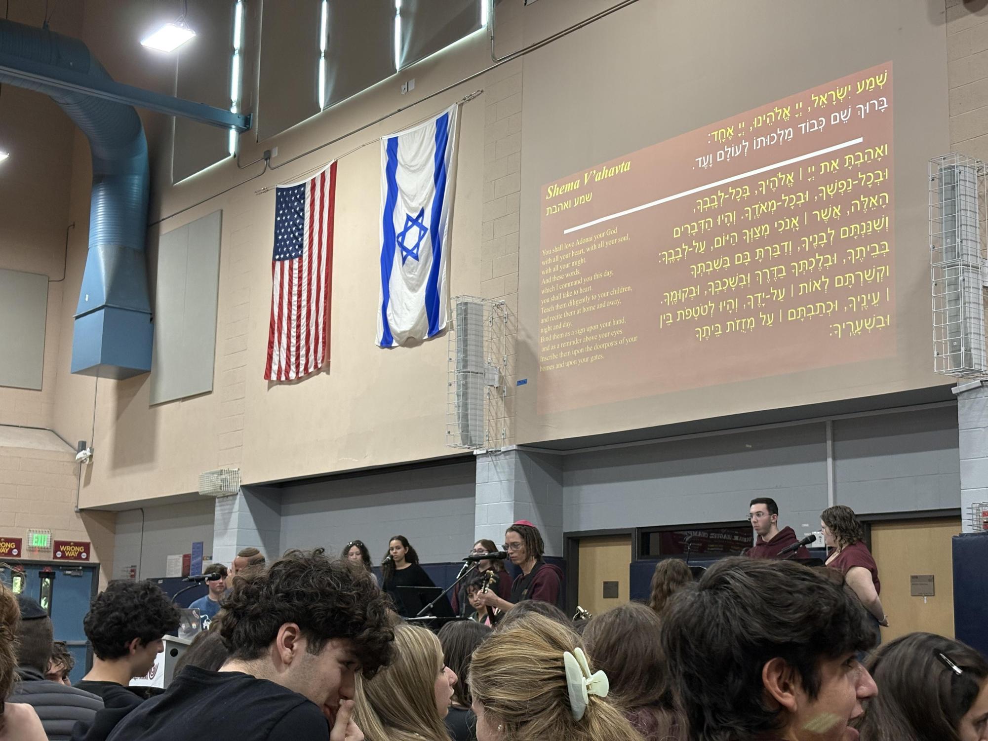 A picture from the audience of the Sherei Yeedidot Tefilah